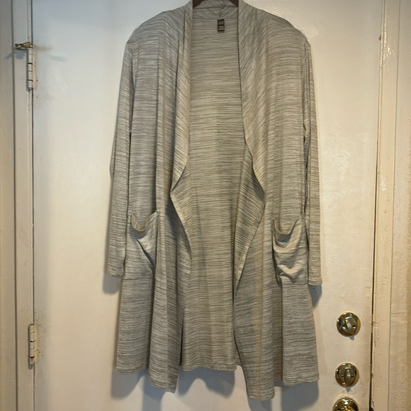 32* HEAT COOL NWT long, lightweight sweater. Beautiful flow. Light grey. - Picture 1 of 8